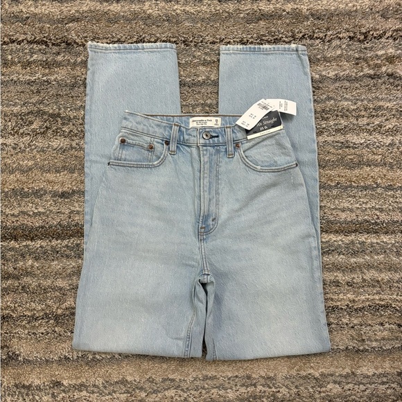 Abercrombie Curve Love Ultra High Rise 90’s Straight Jeans Sz 25L | Abercrombie - Picture 1 of 14